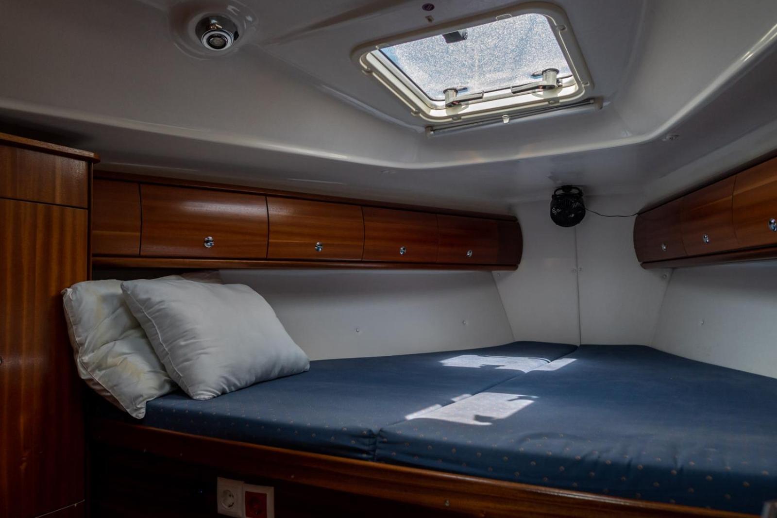 Yacht Pipit Botel *