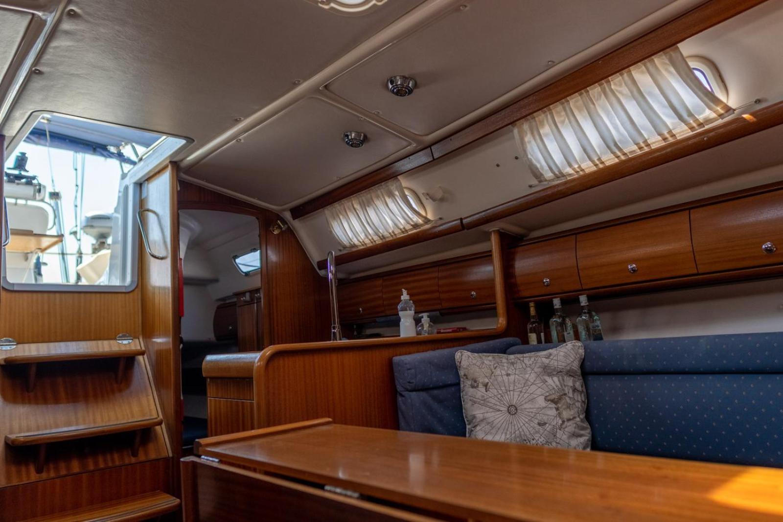 Ботель Yacht Pipit *
