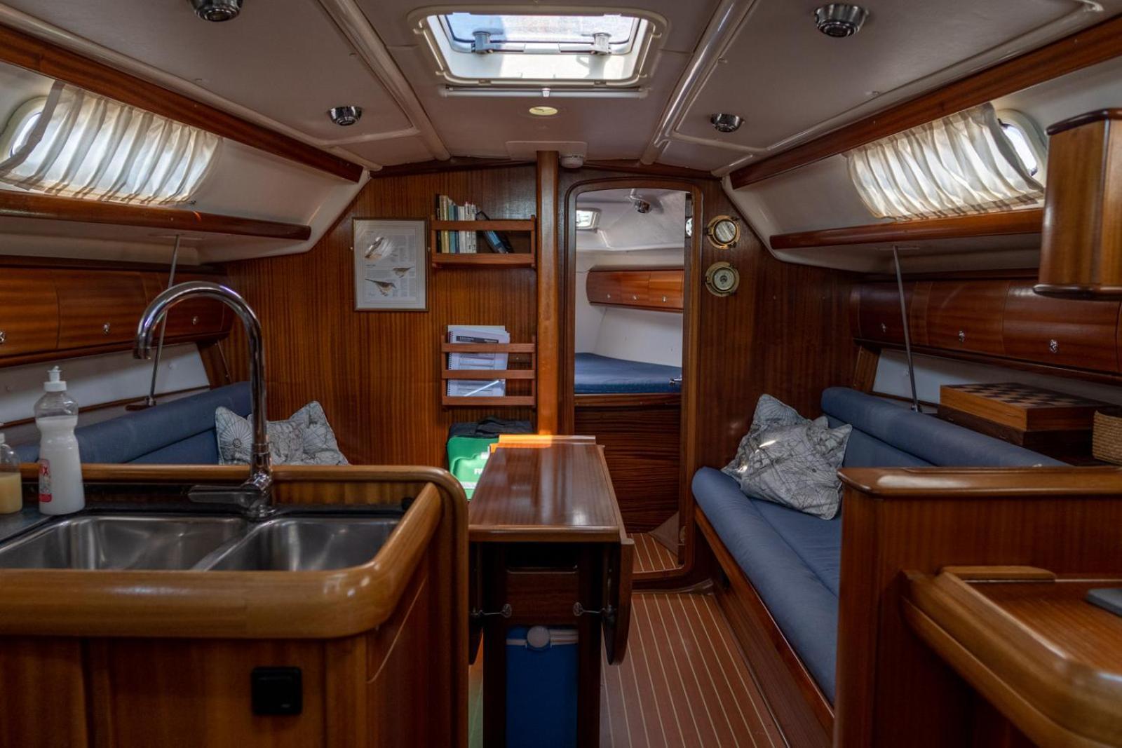 Yacht Pipit Botel